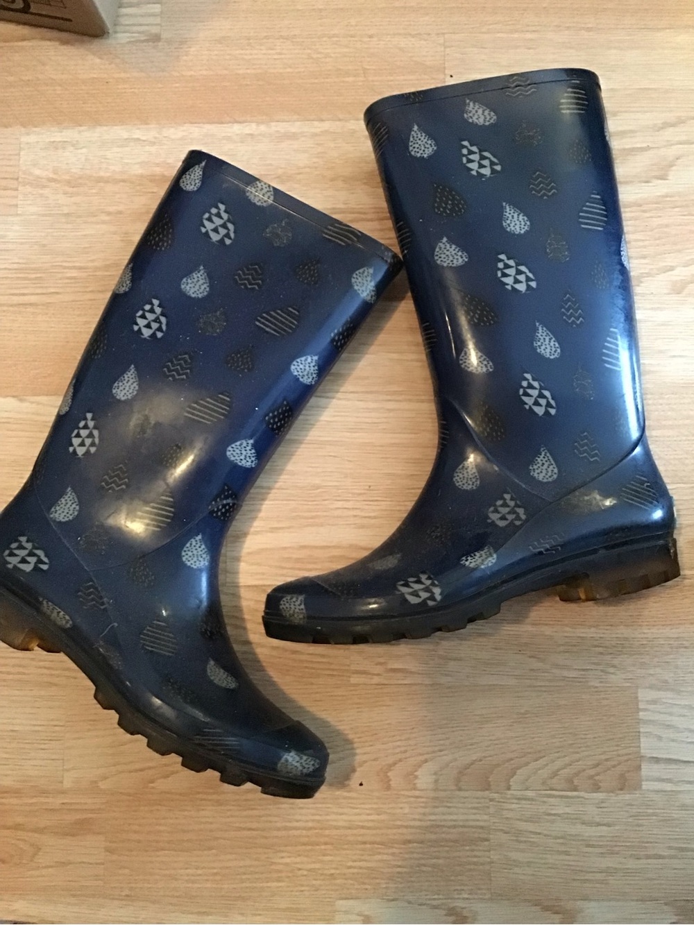Toms Navy Rain Boots with Teardrop Pattern